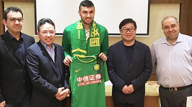 Burak Yılmaz'a dev rakip!