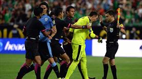 Muslera'yı çıldırttılar! Hakemin üstüne yürüdü!..