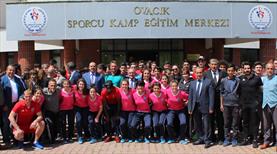 Karabüksporlu futbolcular öğrencilerle buluştu