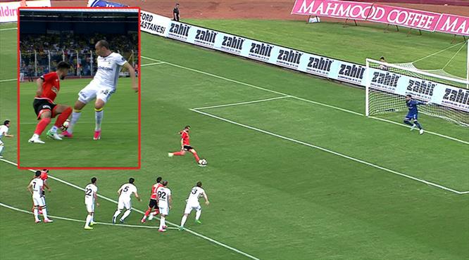 Adana böyle öne geçti! İşte penaltı ve gol!