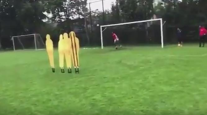 Maradona hala formda! Müthiş frikik!