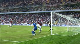 Eto'o zoru başardı! Bu pozisyon kaçtı!
