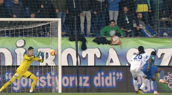 Altay Bayındır'dan müthiş kurtarış