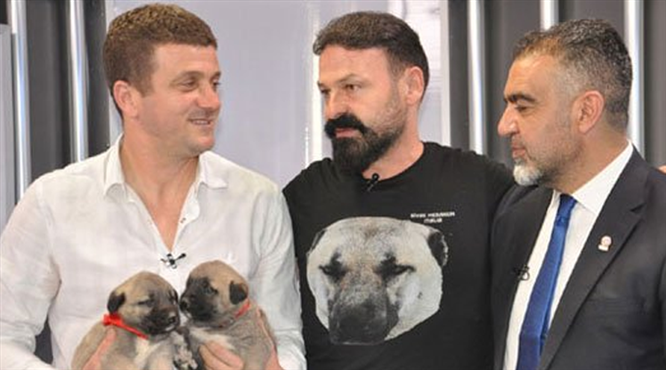 Hakan Keleş'e sürpriz hediye