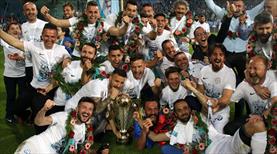 Şampiyon Rizespor kupasını aldı