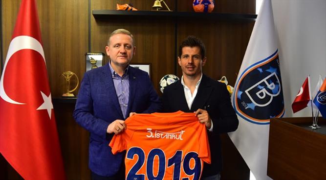 Emre Belözoğlu imzayı attı