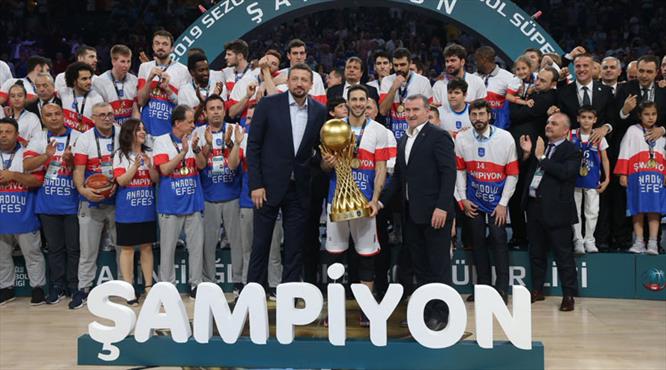 Şampiyon Anadolu Efes