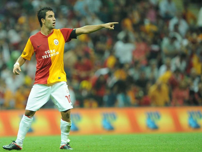 Manisaspor'da kiralık olarak top koşturduğu dönemin ardından Galatasaray'a dönen Arda'ya, sarı-kırmızılı formayla sergilediği performans, İspanya kapılarını açtı. Arda Turan, İspanya'nın Atletico Madrid takımına transfer olduğu 2011 yılına kadar sarı-kırmızılı formayı giydiği sezonlarda sırasıyla 7, 8, 12, 11 ve 6 gol attı.
