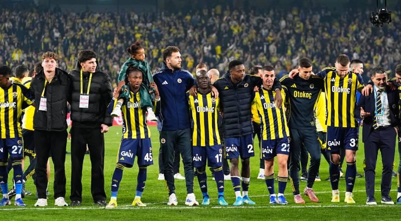 • Kerem Aktürkoğlu, Süper Lig tarihinde hem Fenerbahçe hem de Galatasaray formasıyla Beşiktaş ağlarını havalandıran üçüncü oyuncu oldu (Saffet Sancaklı & Raşit Çetiner).

