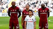 Beşiktaş'ta Adriano ve Atiba sakatlandı