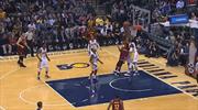 LeBron'u bile ayağa kaldıran smaç!