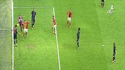 Herkes 'Gol' diye ayağa kalkmıştı ki...