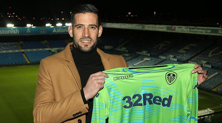 Casilla Leeds United'a transfer oldu