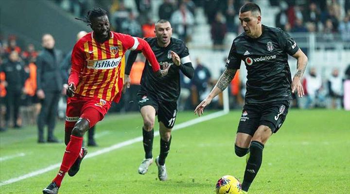 Adebayor'a Premier Lig'den iki talip var