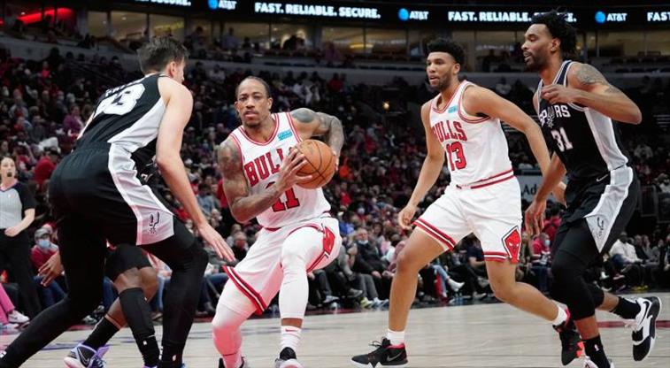 Bulls, Spurs'ü DeRozan'ın muhteşem performansıyla ezdi