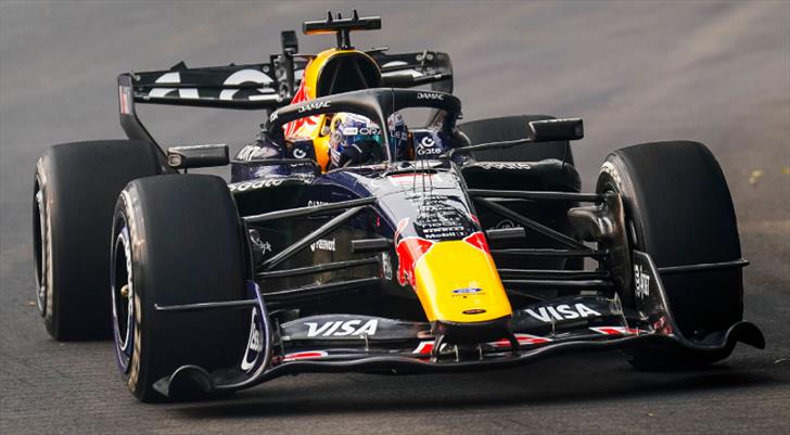 Singapur'da sprint yarışını Max Verstappen kazandı