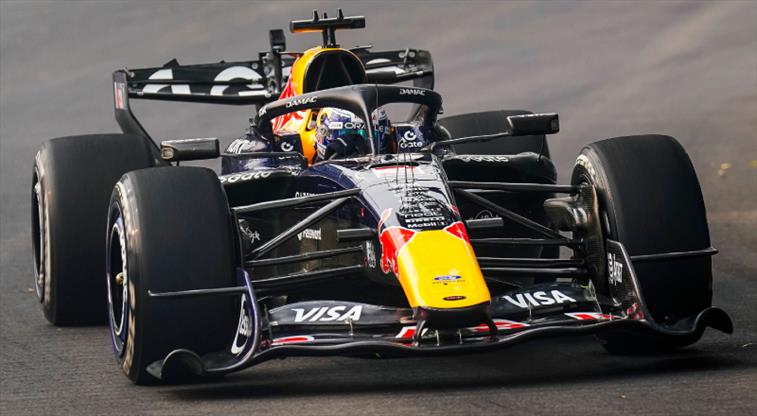 Singapur'da sprint yarışını Max Verstappen kazandı