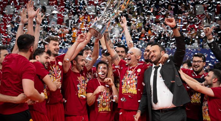 Voleybol erkeklerde şampiyon Galatasaray Madeş Mobilya