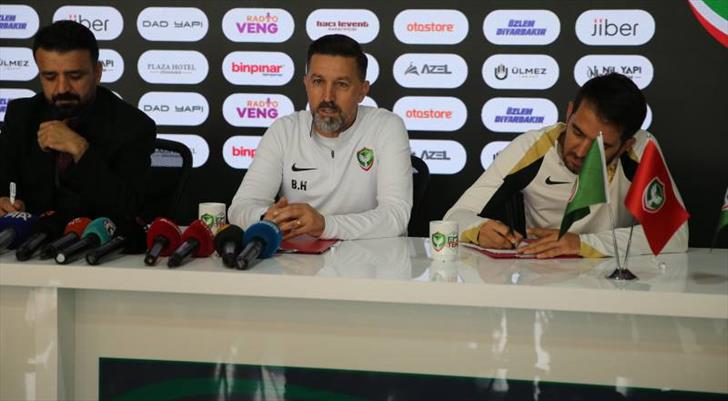 Besnik Hasi: "Şu anda Galatasaray maçından çok daha önemli"