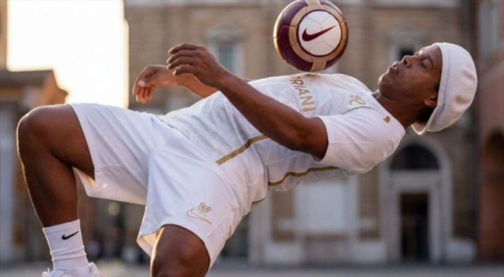 Ronaldinho sahalara geri dönüyor! Maç tarihi belli oldu...
