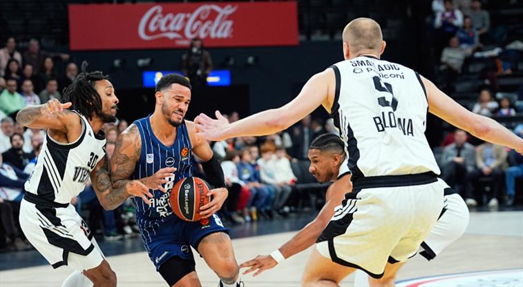 Anadolu Efes, Virtus Bologna'yı devirdi! Üst üste 3. galibiyet