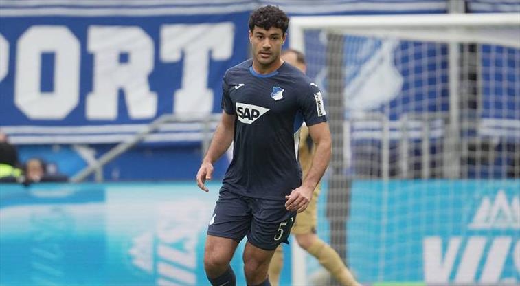 Son 5 haftada 4 kez! Bundesliga'da Ozan Kabak fırtınası