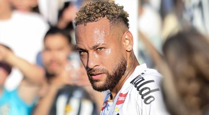Neymar'ı çileden çıkaran sözler! Taraftarla kavga etti