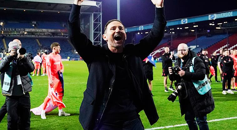 İngiltere Premier League'e çıkan ilk takım belli oldu