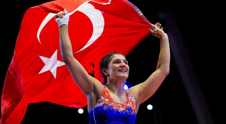 Nesrin Baş'tan Avrupa Güreş Şampiyonası'nda altın madalya!