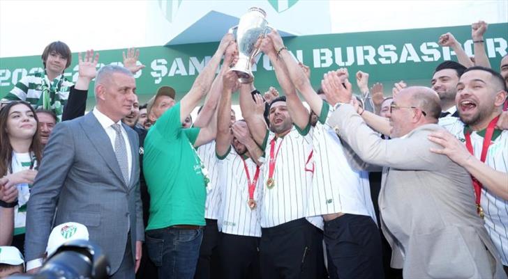 Şampiyon Bursaspor kupasına kavuştu