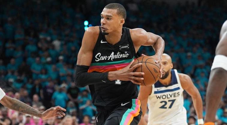 Wembanyama tarihe geçti, Timberwolves 2 sayı farkla kazandı