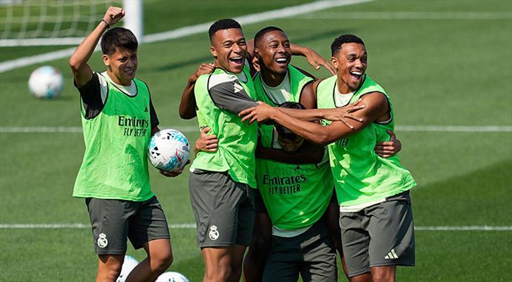 Real Madrid resmen duyurdu! Yıldız isimle yollar ayrıldı