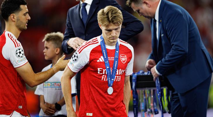 UEFA finallerinin kaybedeni Arsenal