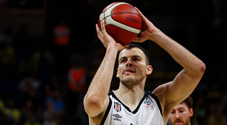 Beşiktaş GAİN'de Ante Zizic sakatlığı nedeniyle ameliyat olacak