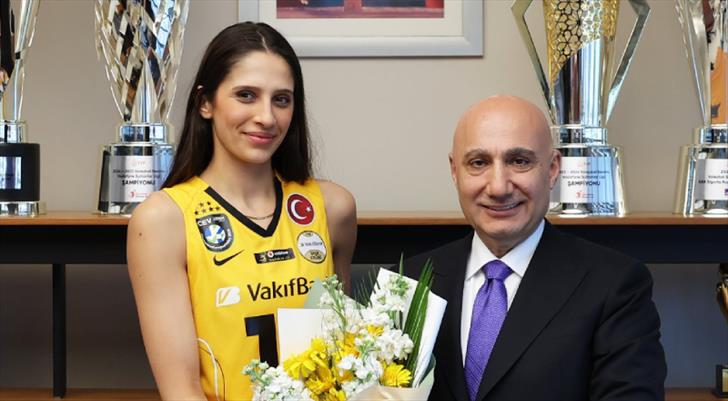 VakıfBank Voleybol Takımı, Derya Cebecioğlu'na veda etti