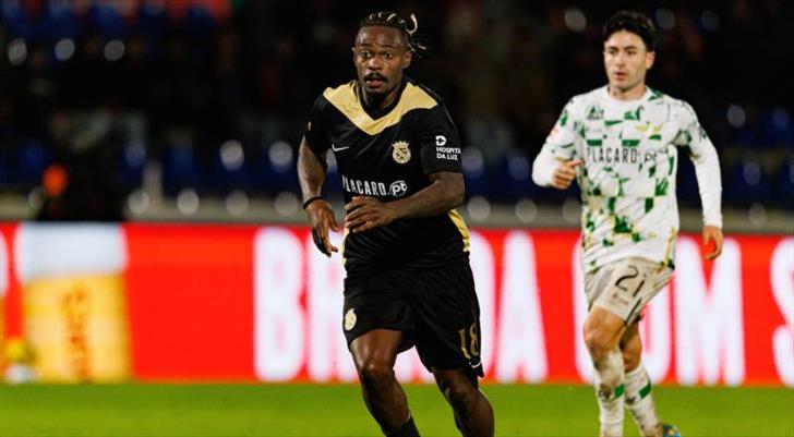 Eski Fenerbahçeli, Bursaspor için Türkiye'ye döndü!