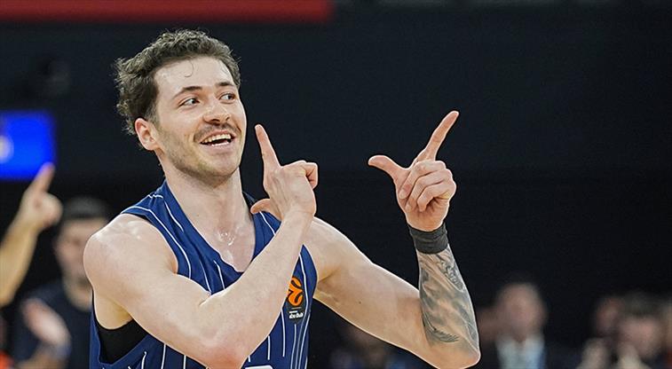 Anadolu Efes'te milli basketbolcu ile yollar ayrıldı