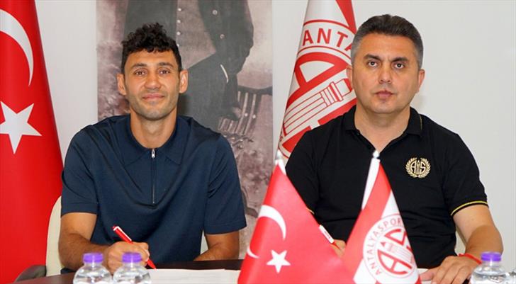 Antalyaspor, Veysel Sarı'nın sözleşmesini 1 yıl uzattı