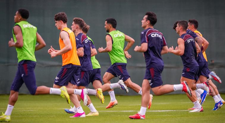 Trabzonspor, yeni sezon hazırlıklarına çift antrenmanla devam etti