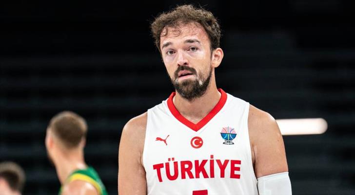 Fenerbahçe, Sertaç Şanlı ile 1 yıllık sözleşme imzaladı