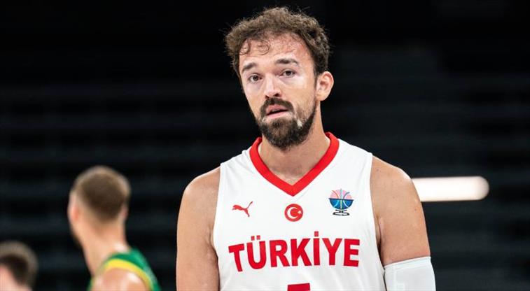 Fenerbahçe, Sertaç Şanlı ile 1 yıllık sözleşme imzaladı