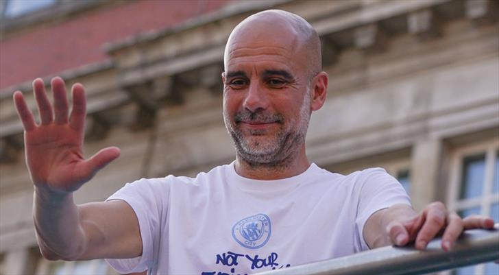Pep Guardiola, Filistinli çocukları yaz kampında ağırladı