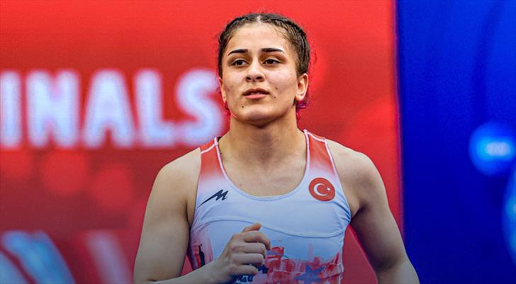 Milli güreşçi Özdenur Özmez dünya şampiyonu oldu!