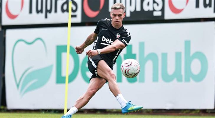 Beşiktaş'ın yeni yıldızı Trossard, ilk idmanına çıktı