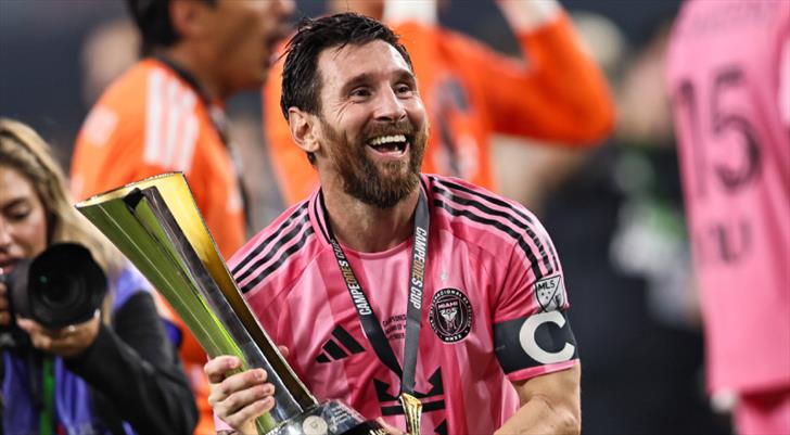 Lionel Messi 1 gol 1 asist yaptı, kariyerinin 49. kupasını kazandı!