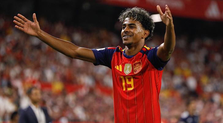 Yamal sahne aldı! İspanya, Hırvatistan'ı 4 golle geçti